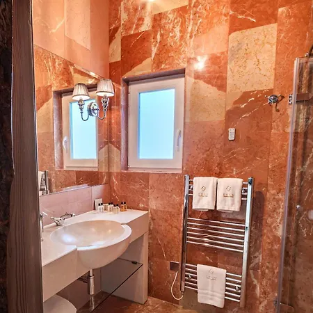 Lulu Boutique Hotell 4*