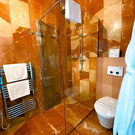 Lulu Boutique 4*