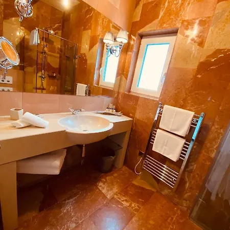 Lulu Boutique Hotel 4*